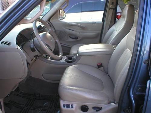 Ford Expedition 2002 photo 2