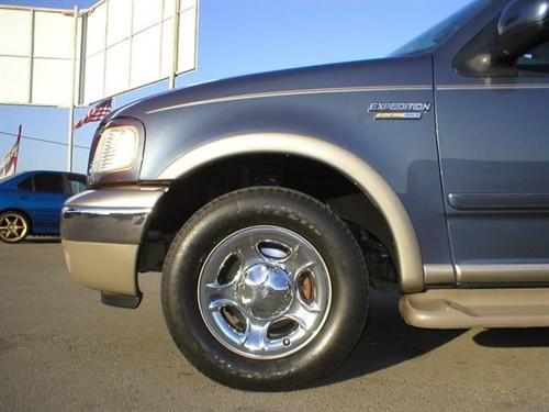 Ford Expedition 2002 photo 3