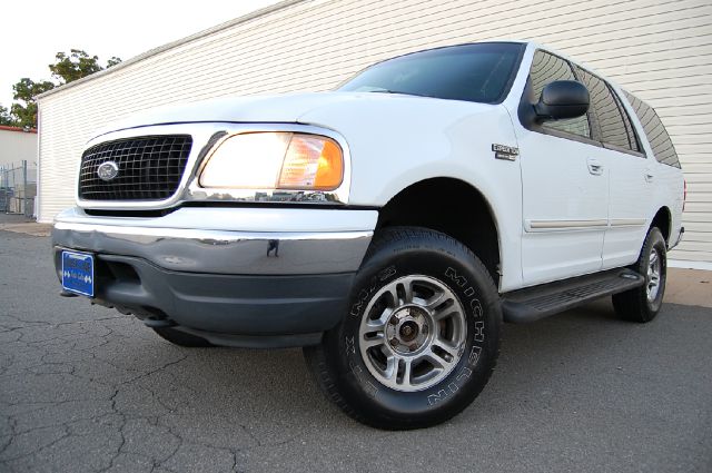 Ford Expedition 2002 photo 2