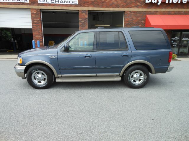 Ford Expedition 2002 photo 2