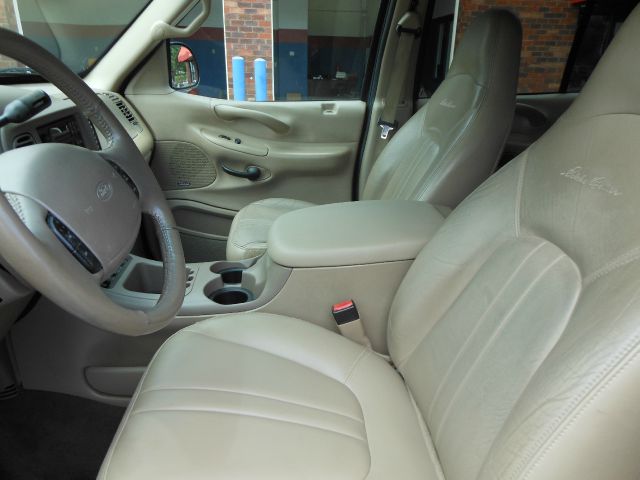 Ford Expedition 2002 photo 4