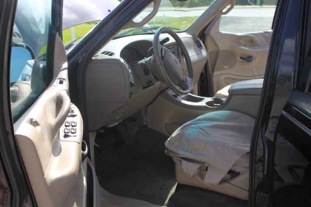 Ford Expedition 2002 photo 2