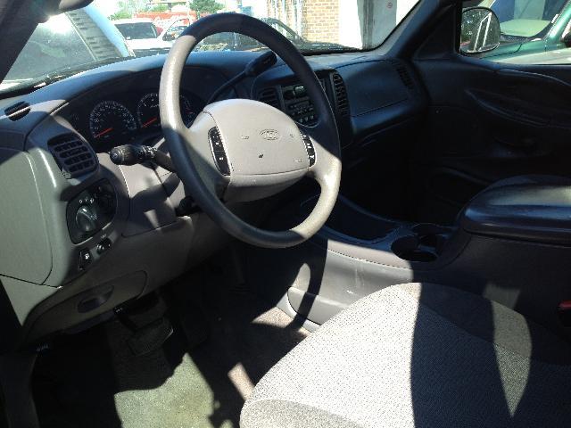 Ford Expedition 2002 photo 2