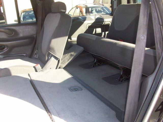 Ford Expedition 2002 photo 2