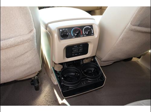 Ford Expedition 2002 photo 2