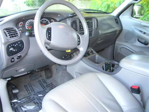 Ford Expedition 2002 photo 3