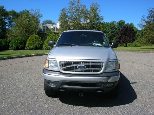 Ford Expedition 2002 photo 2