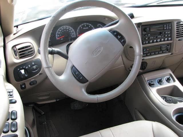 Ford Expedition 2002 photo 1