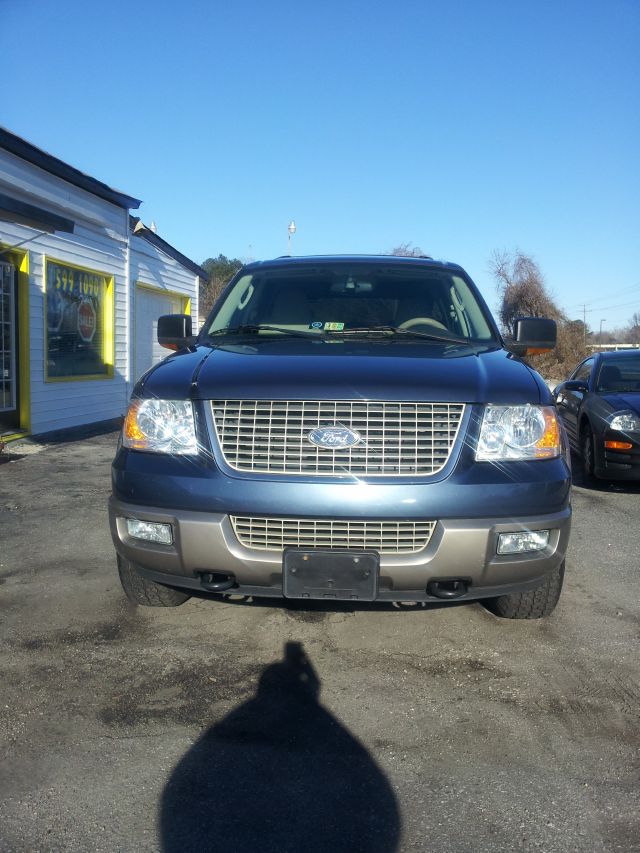 Ford Expedition E320 - Extra Sharp SUV