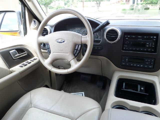 Ford Expedition 2003 photo 2