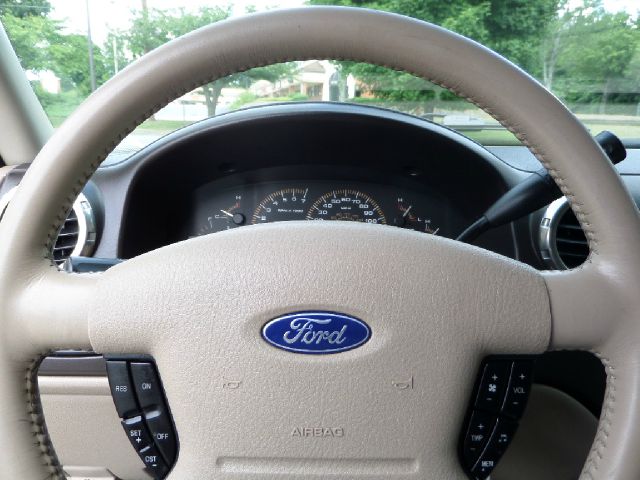Ford Expedition 2003 photo 22