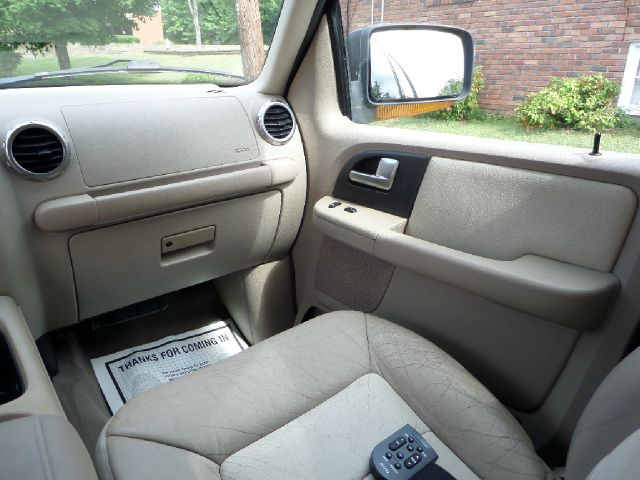 Ford Expedition 2003 photo 28