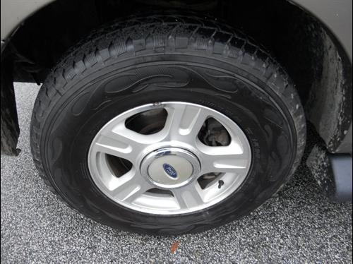 Ford Expedition 2003 photo 2