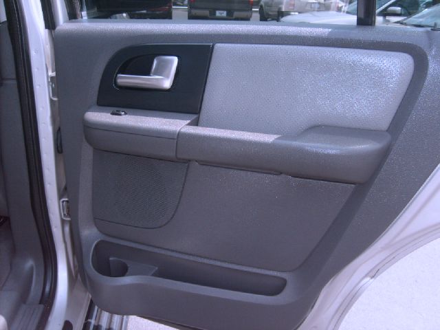 Ford Expedition 2003 photo 16