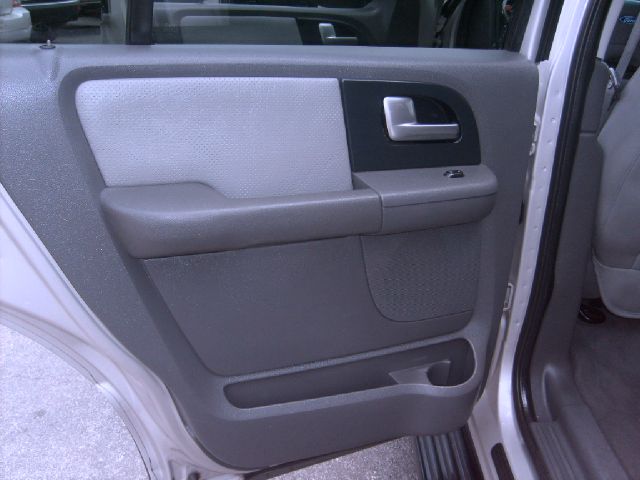 Ford Expedition 2003 photo 24