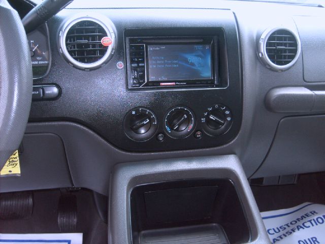 Ford Expedition 2003 photo 31