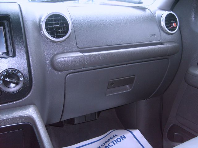Ford Expedition 2003 photo 33