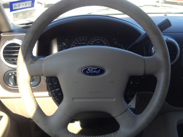 Ford Expedition 2003 photo 2