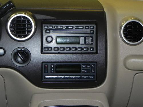 Ford Expedition 2003 photo 2