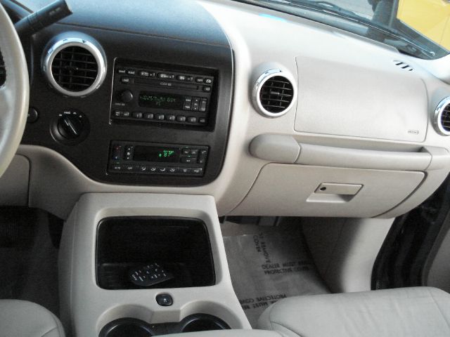 Ford Expedition E320 - Extra Sharp SUV