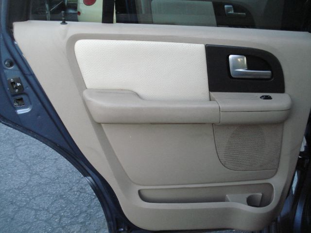 Ford Expedition 2003 photo 16