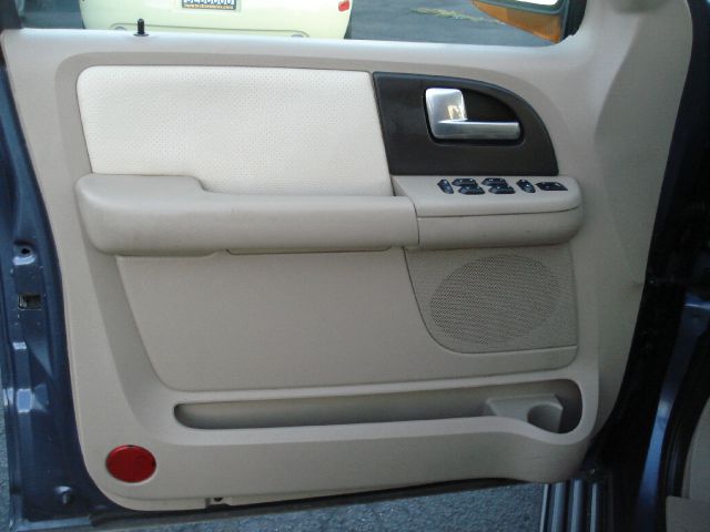 Ford Expedition 2003 photo 17