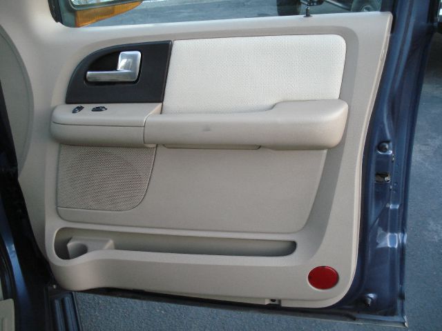 Ford Expedition 2003 photo 18