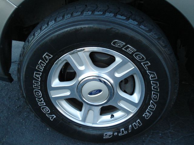 Ford Expedition 2003 photo 2