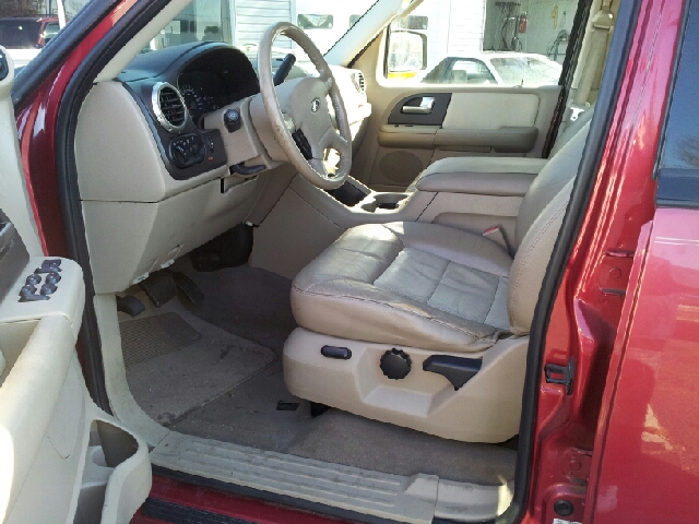 Ford Expedition E320 - Extra Sharp SUV