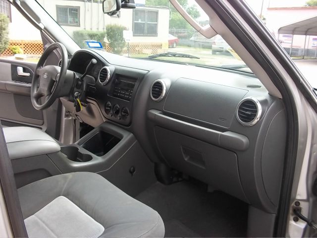 Ford Expedition 2003 photo 14