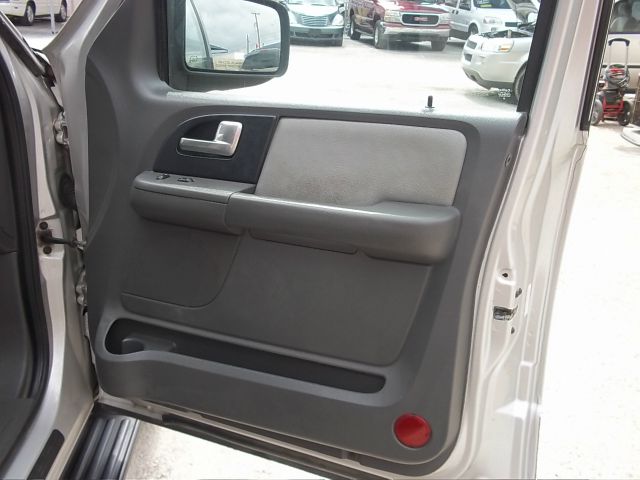 Ford Expedition 2003 photo 24