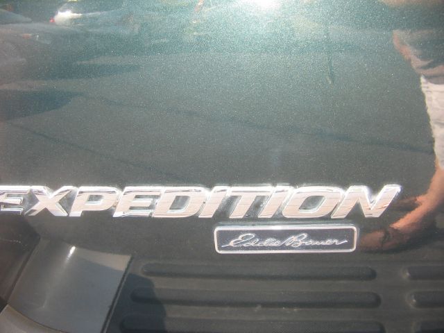 Ford Expedition E320 - Extra Sharp SUV