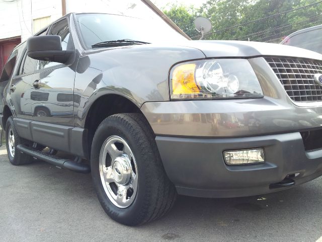 Ford Expedition 2003 photo 18