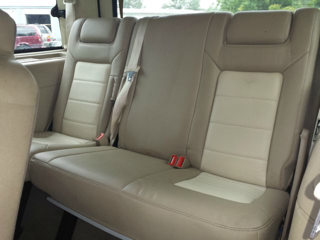 Ford Expedition E320 - Extra Sharp SUV