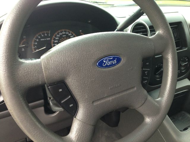 Ford Expedition 2003 photo 18