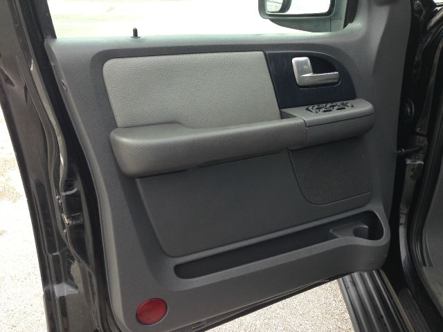 Ford Expedition 2003 photo 36