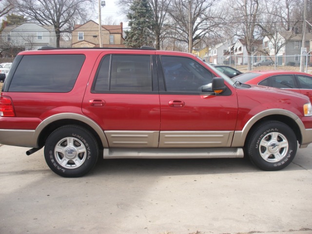 Ford Expedition 2004 photo 2