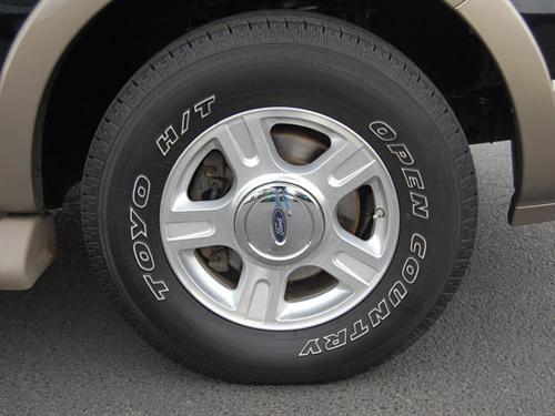 Ford Expedition 2004 photo 2