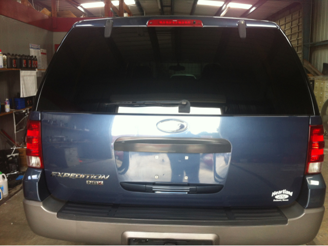Ford Expedition 2004 photo 1