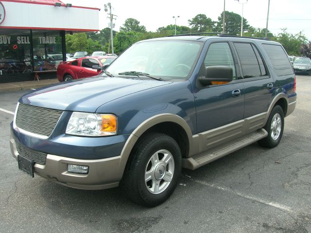 Ford Expedition 2004 photo 2