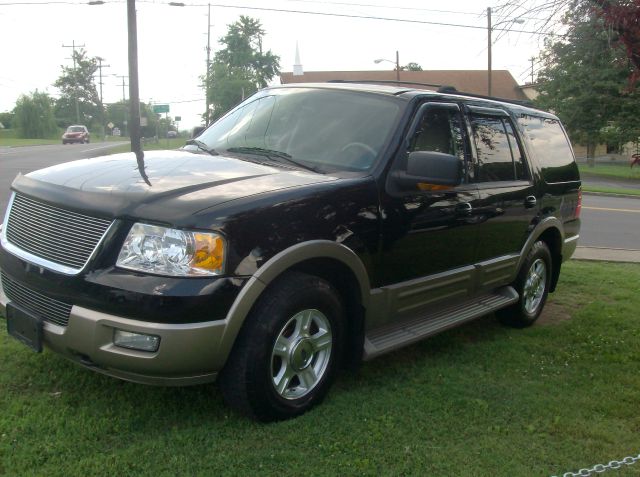 Ford Expedition 2004 photo 2