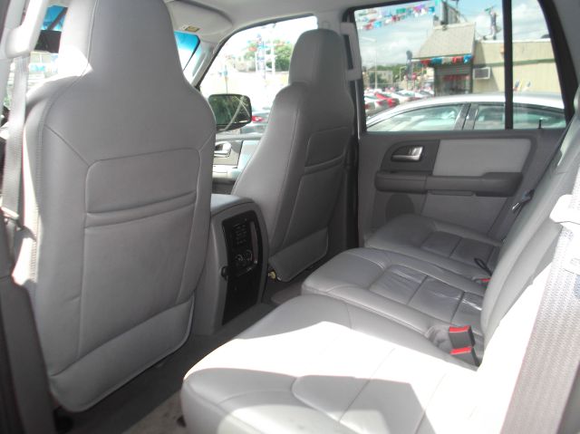 Ford Expedition 2004 photo 1