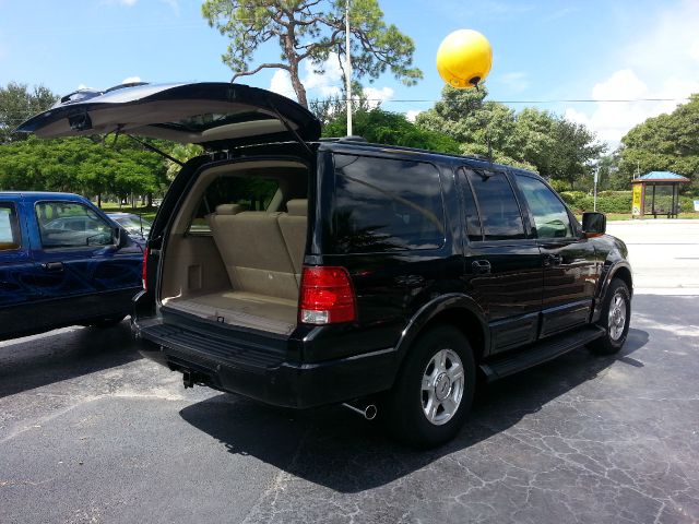 Ford Expedition 2004 photo 1