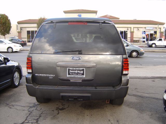 Ford Expedition 2004 photo 2