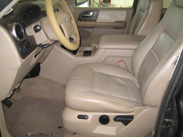 Ford Expedition 2004 photo 2
