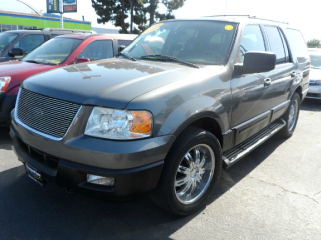 Ford Expedition 2004 photo 1