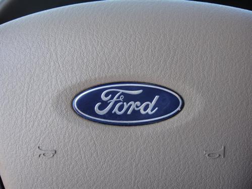 Ford Expedition 2004 photo 1