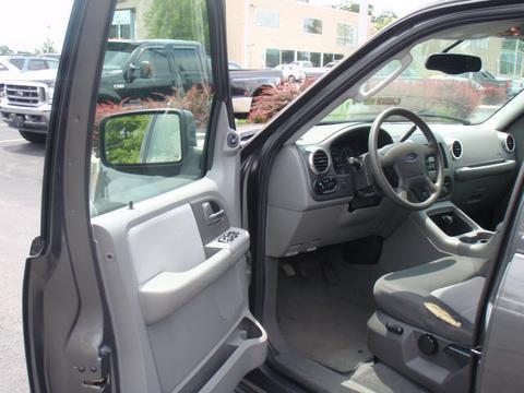 Ford Expedition 2004 photo 1