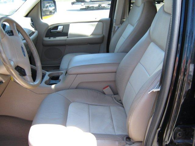 Ford Expedition 2004 photo 2
