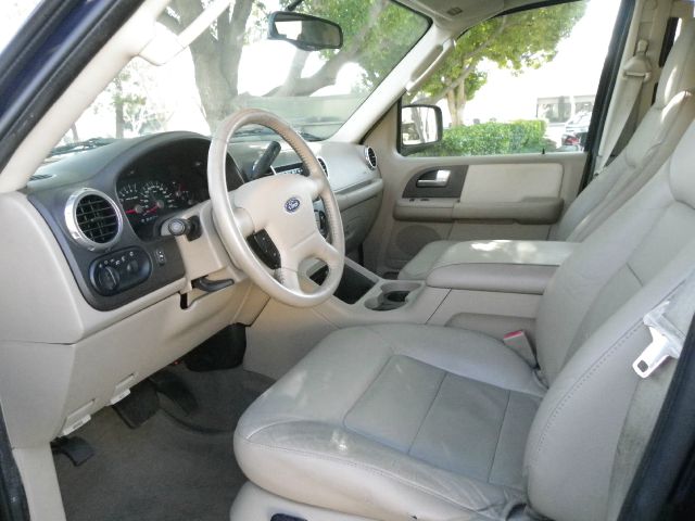 Ford Expedition 2004 photo 1